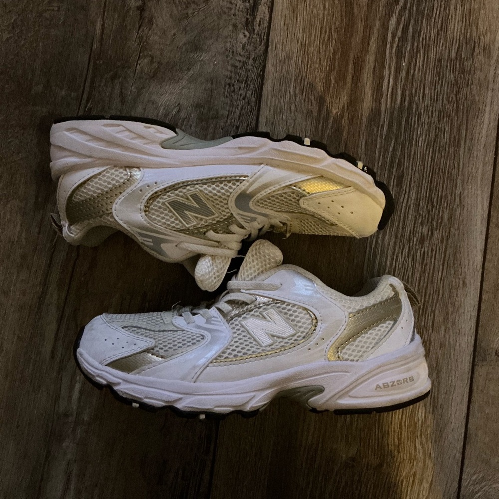 GIRL NEW BALANCE SIZE 2